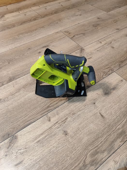 Akumulatorowa Piła Tarczowa RYOBI 18 V 150mm, rok 2023.

Stan