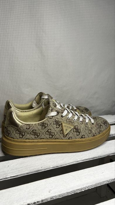 жіночі кросівки Guess Denesa13