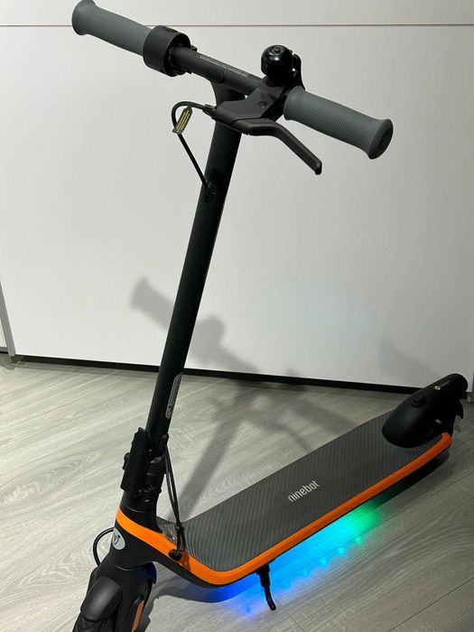 Продам электросамокат бу