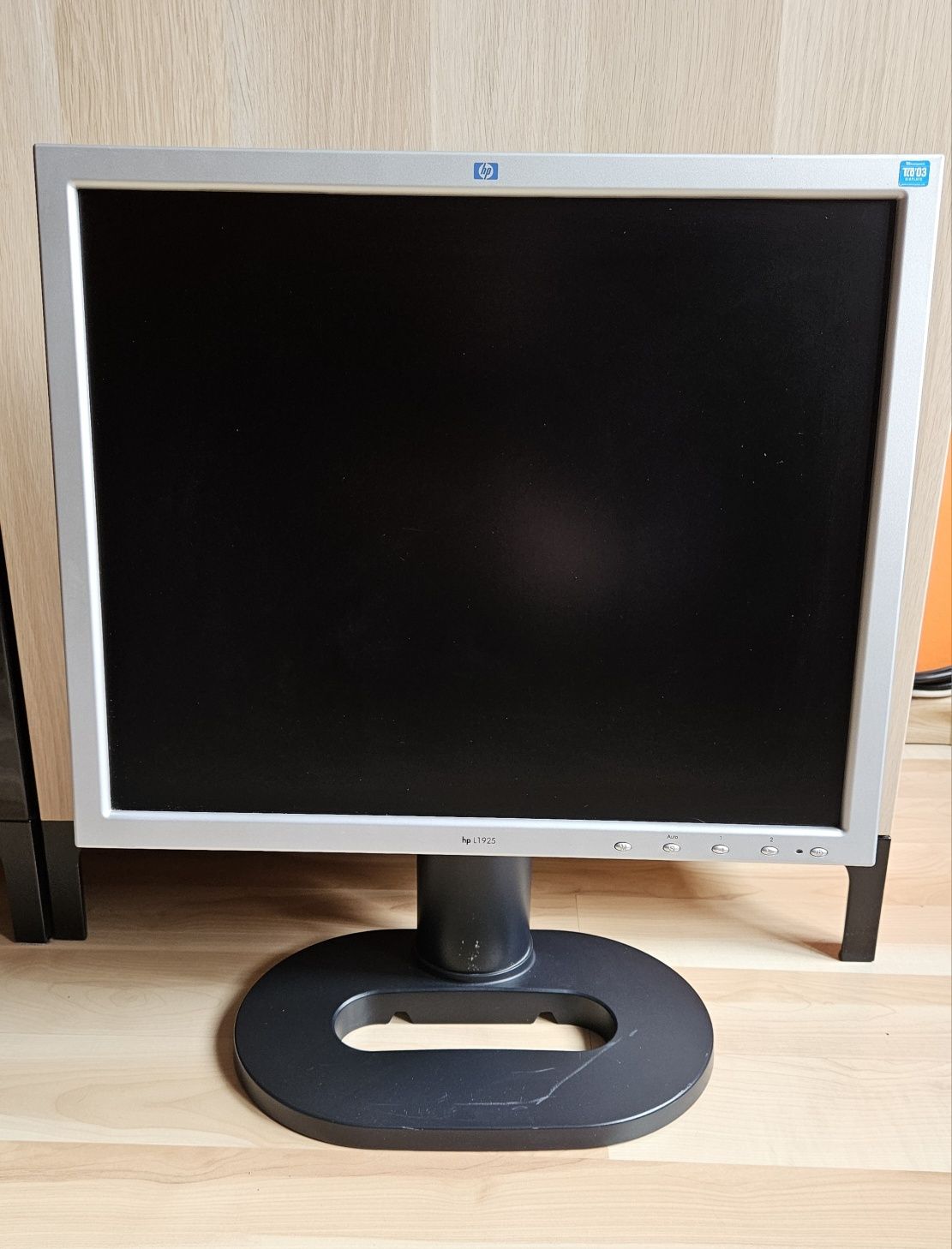 Profesjonalny monitor HP L1925 19"