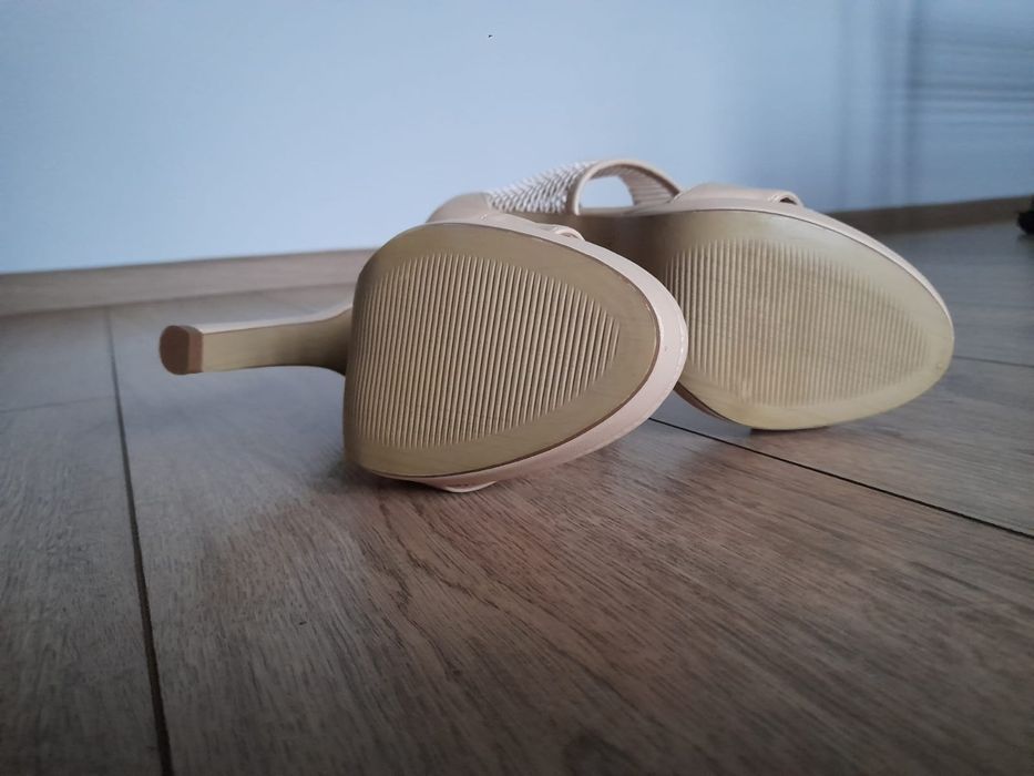 Buty Jenny Fairy CCC.rozm.37 Kolor beżowy