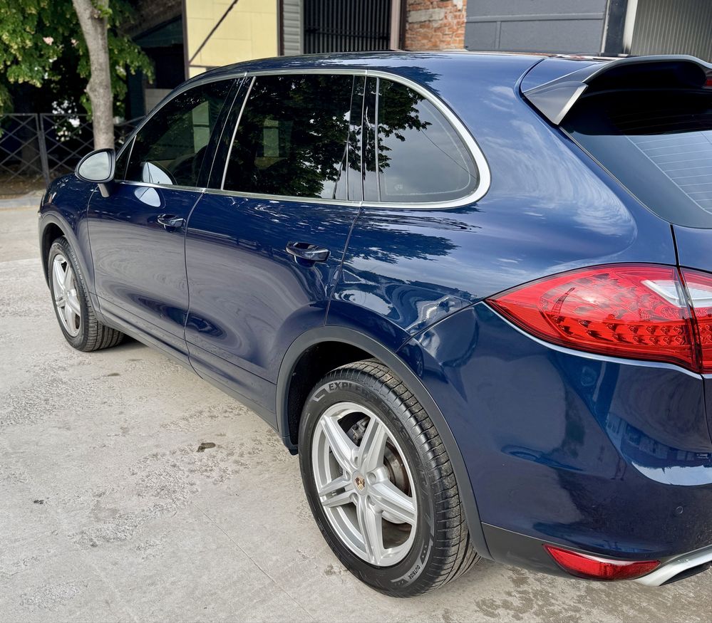 Porsche cayenne 2012