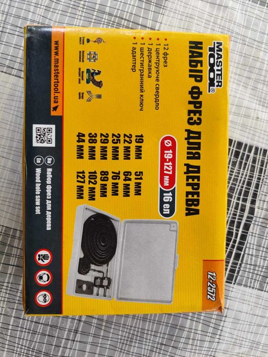 Продам :
набір фрез для дерева,
набір напильників.