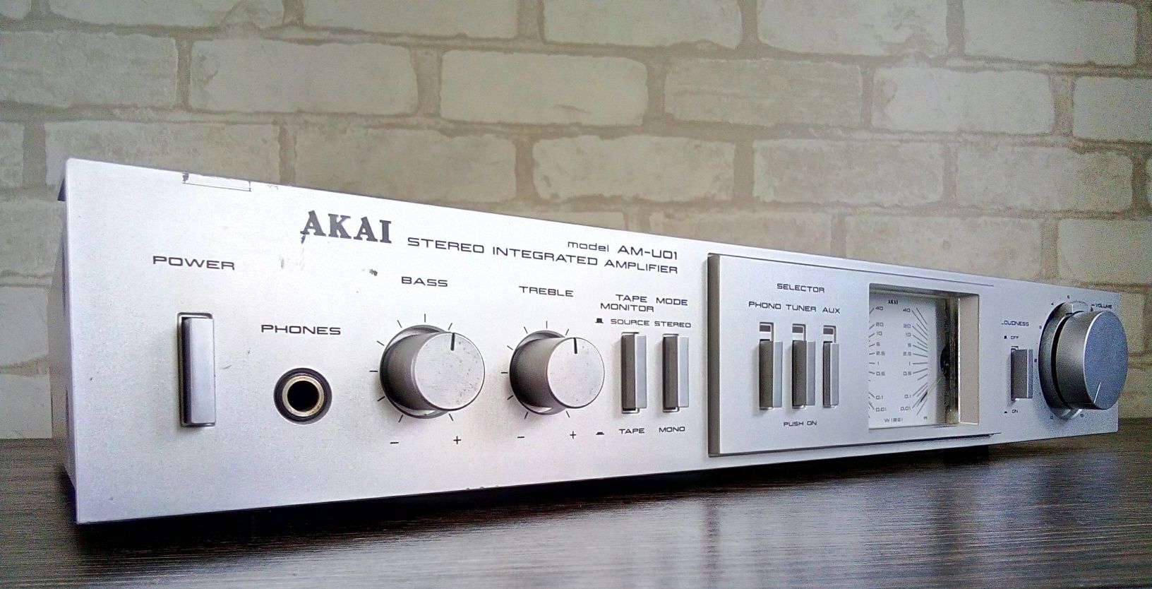 AKAI AM-U01 Stereo Integrated Amplifier 1980-81