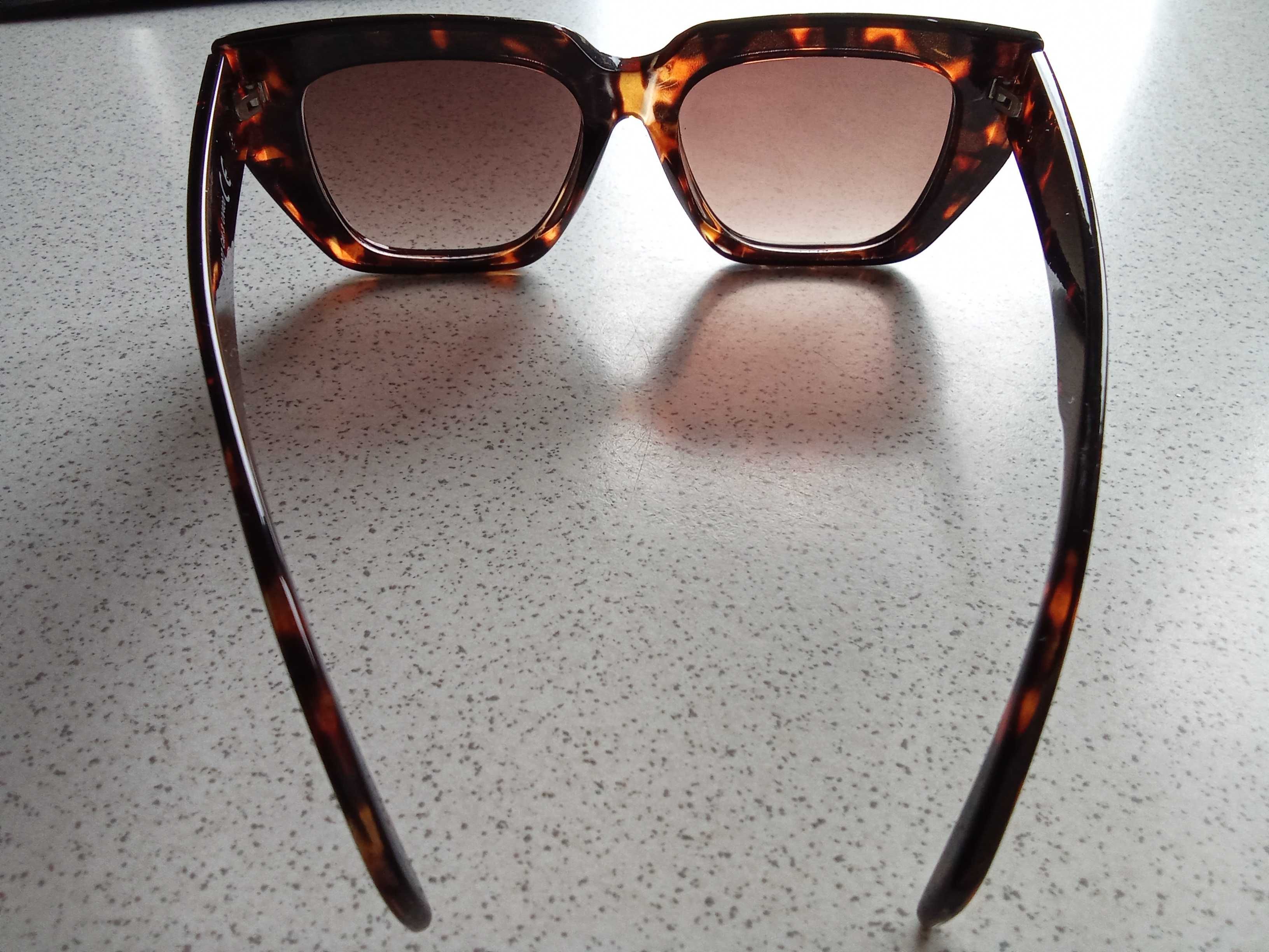 2 paski Zara i okulary przeciwsłoneczne