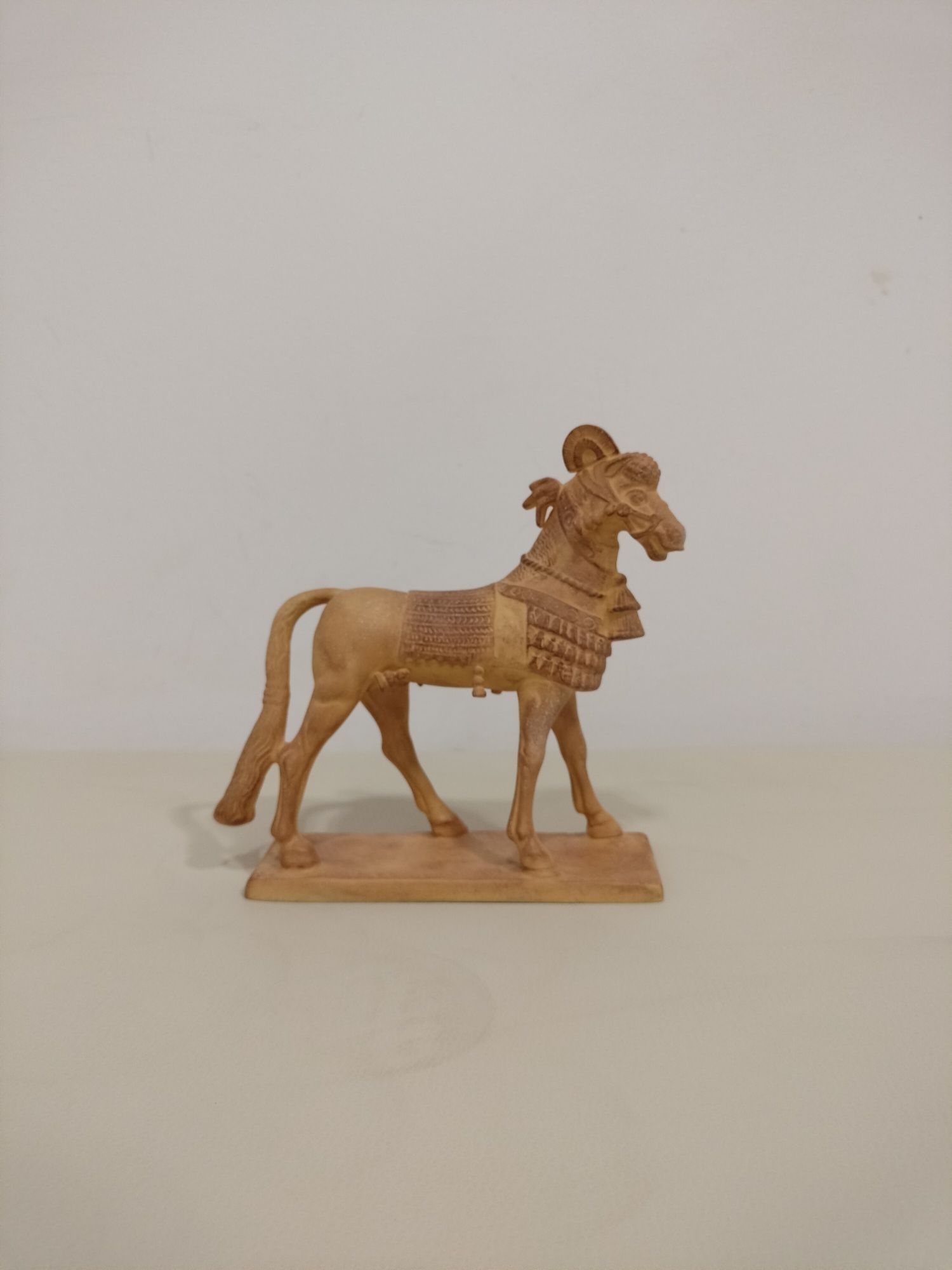 Figura em biscuit de O  Cavalo na Arte das Civilizações Perdidas