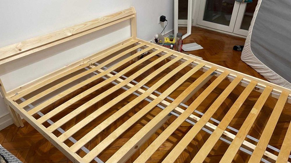Cama, colchão e comoda IKEA