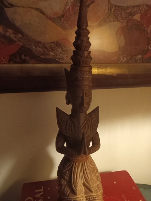 Escultura em Madeira - Deusa da Felicidade