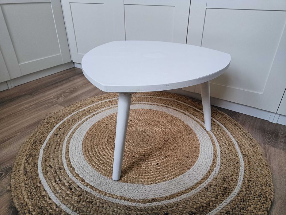 STÓŁ / Stolik niski biały trójkąt na 3 nogach / Ława szer 55cm +Gratis