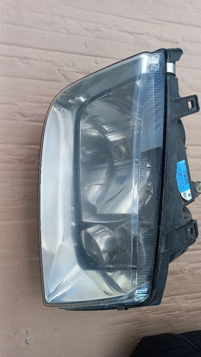VW bora reflektor lampa prawa
