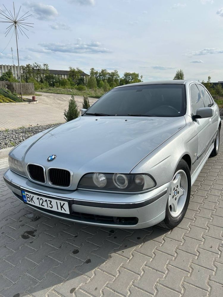 Продаю bmw 523