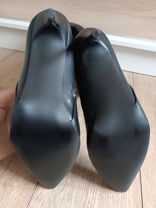 Czarne kozaki na szpilce