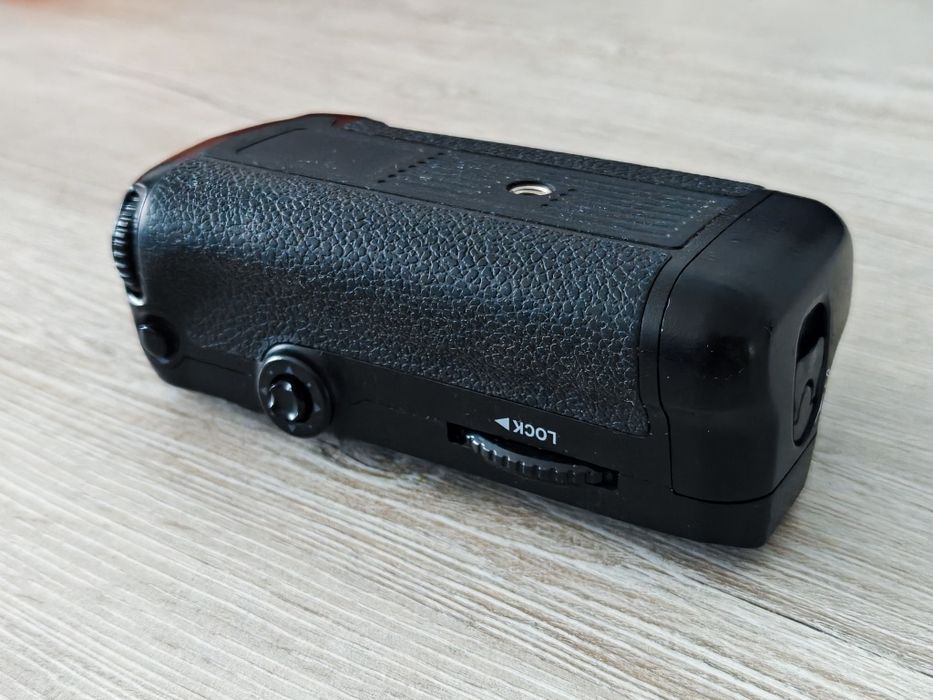 Grip do aparatu Nikon D7100 D7200 Voking VK-D15