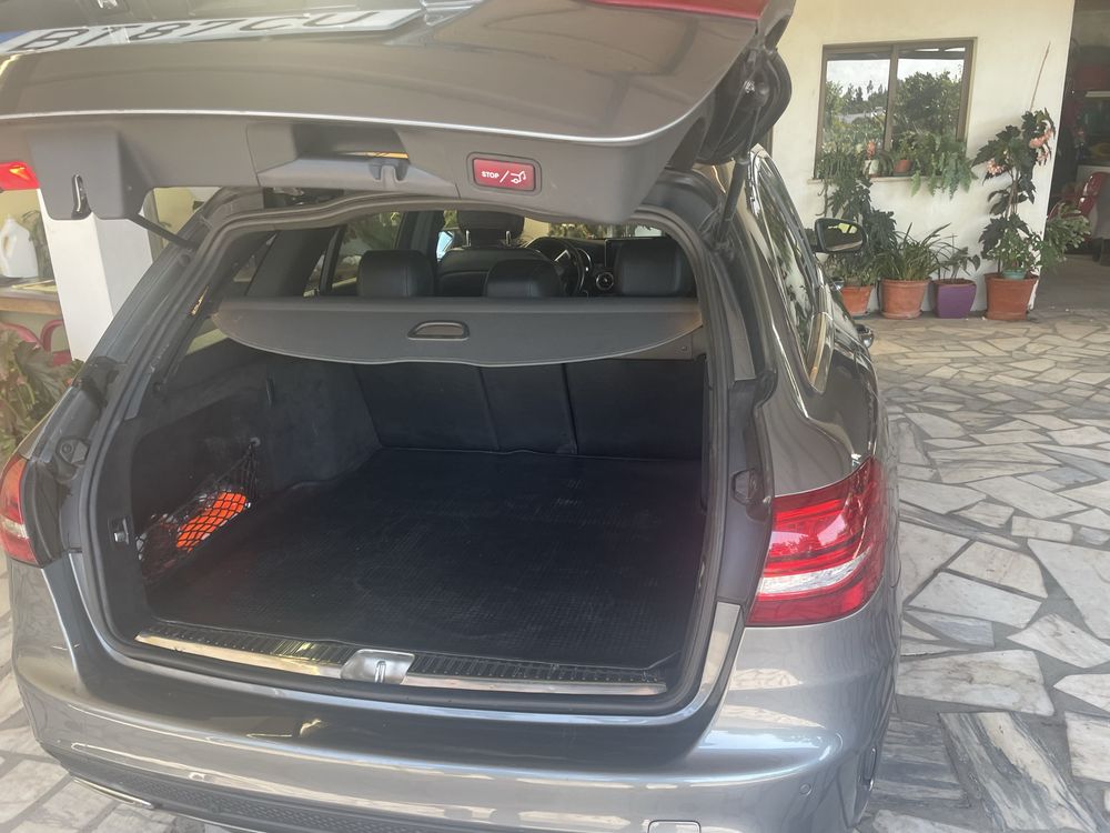 Vendo como novo o meu luxoso Mercedes-Benz classe C 220 Disel