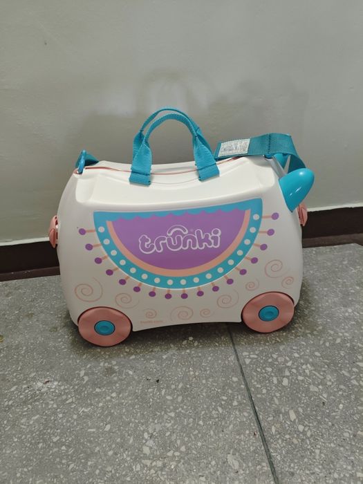 walizka podróżna trunki i jeździk dla dziecka