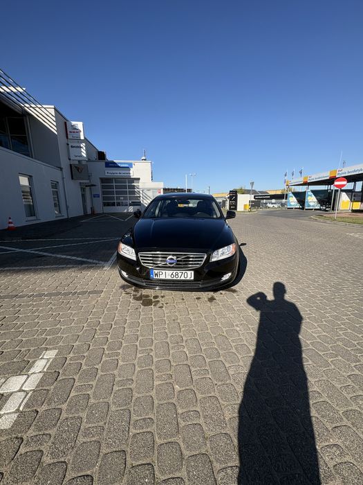 Volvo V70.