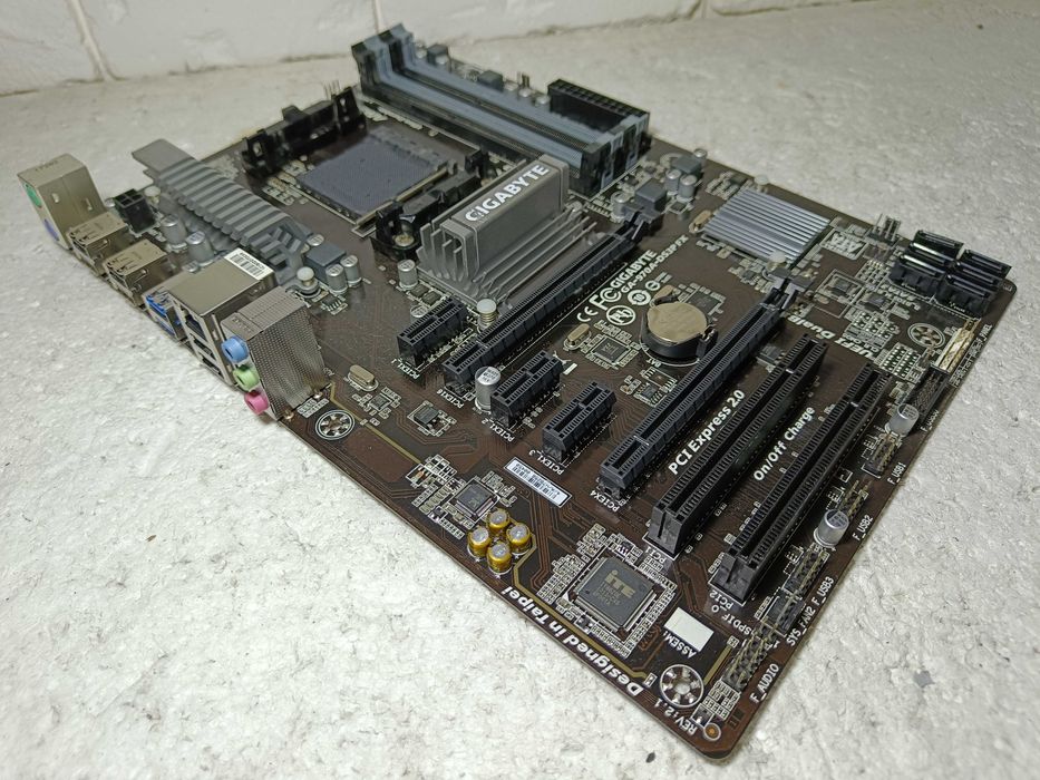 Материнська плата AMD Gigabyte 970A-DS3P FX sAM3+ FX ВІДМІННОМУ стані