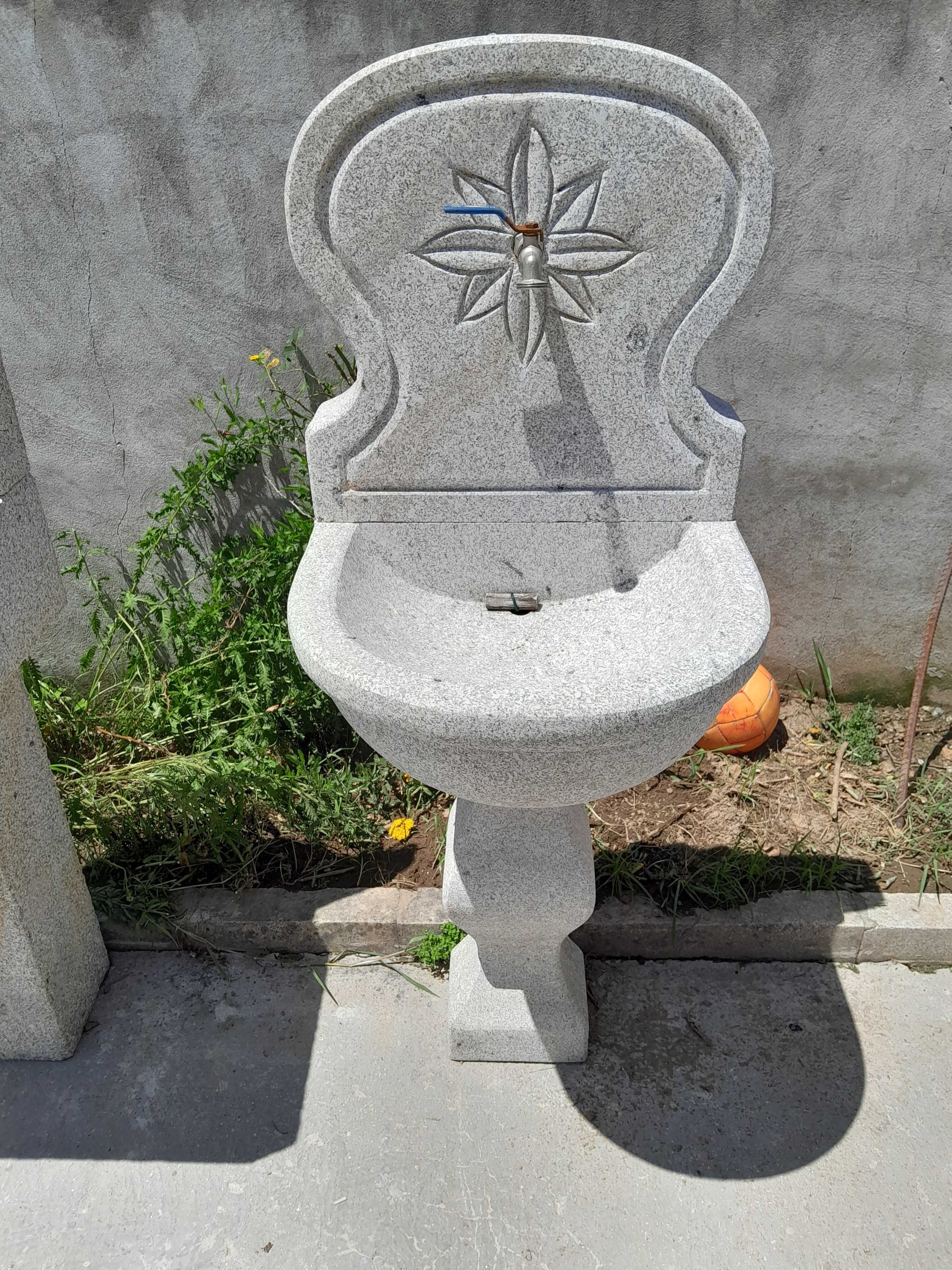 Fontanário em granito de ponte de Lima