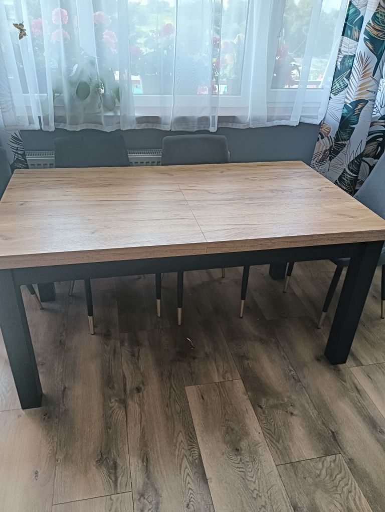 Stół do salonu.  Agata meble.