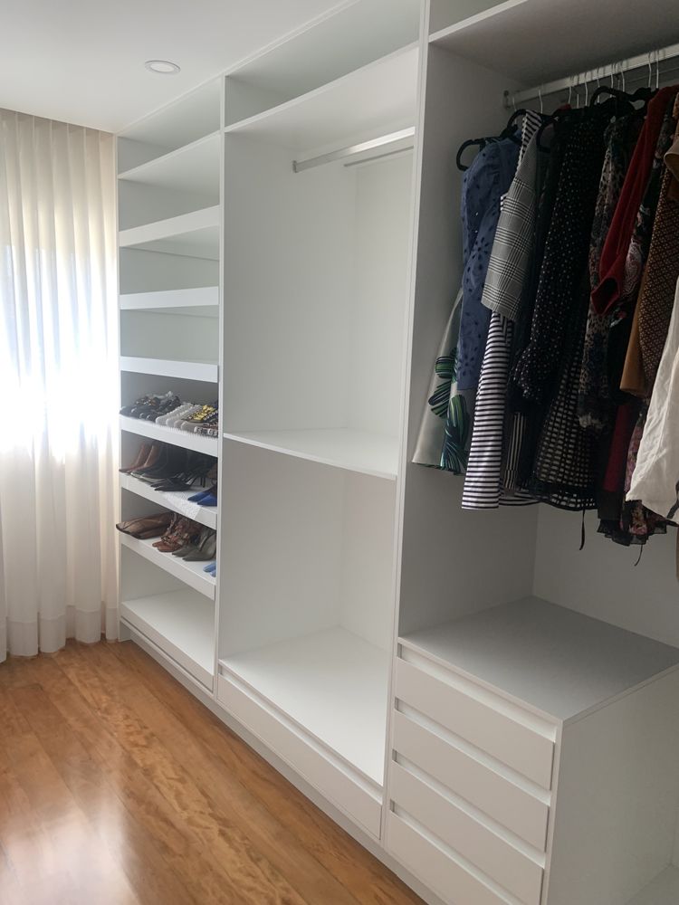 Closet lacada em branco