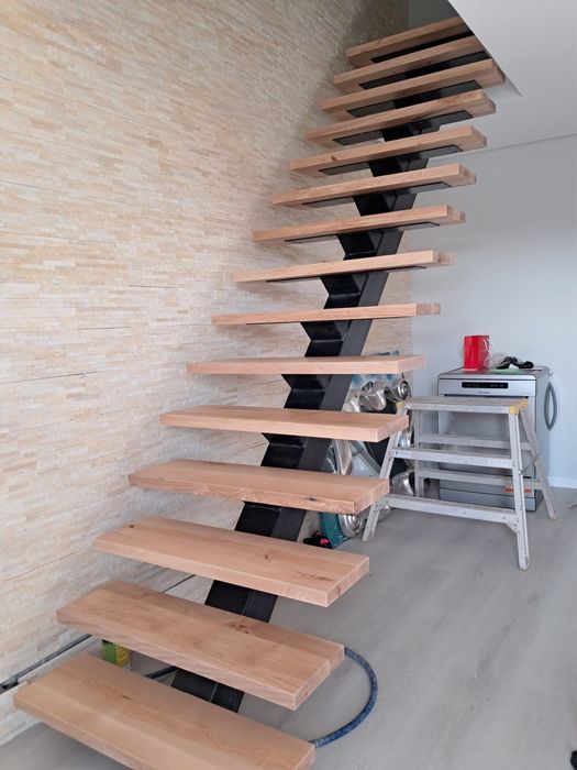 Degraus de madeira maciça por medida