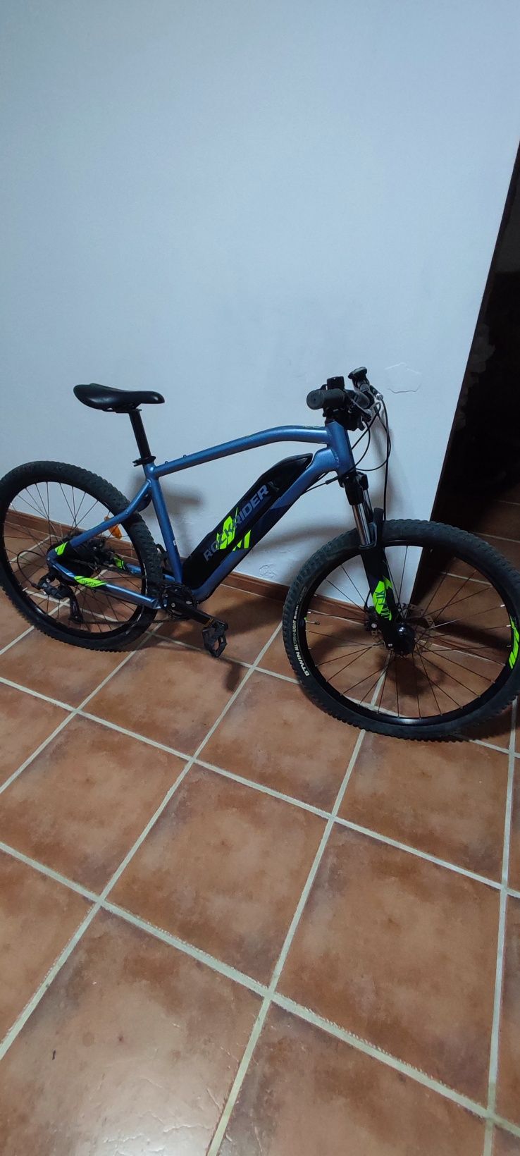 Bicicleta Rockrider eST100 eletrica