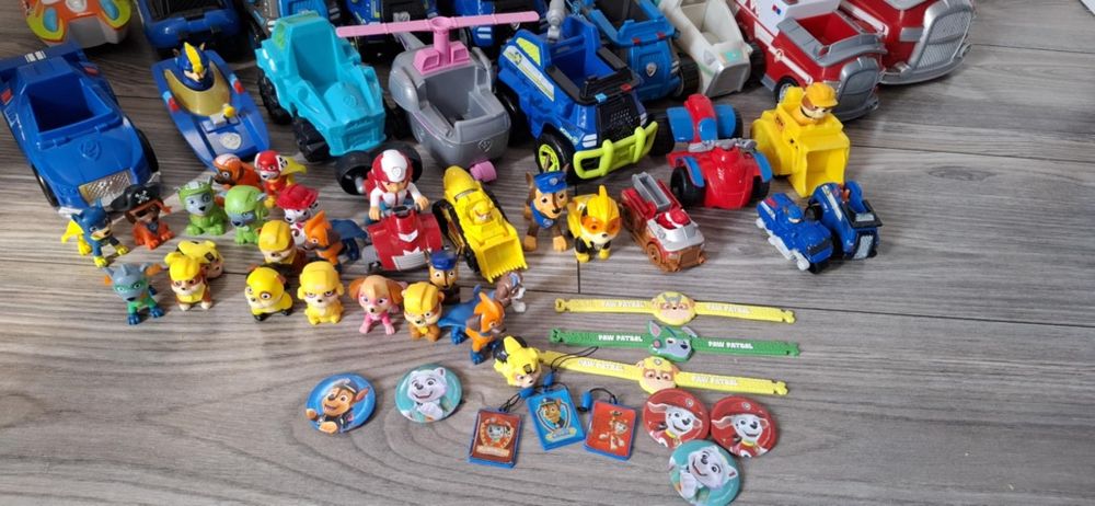 Mega zestaw Psi Patrol pojazdy,figurki, akcesoria stan bdb
