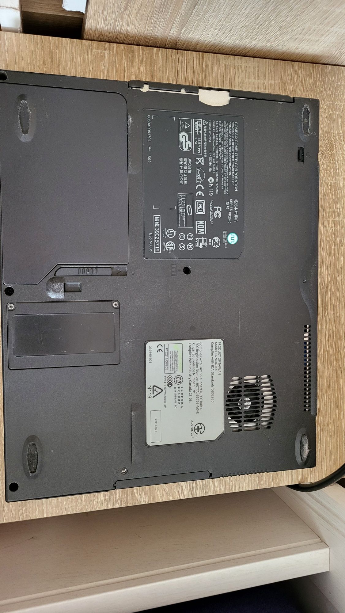 Retro laptop compaq evo n600c