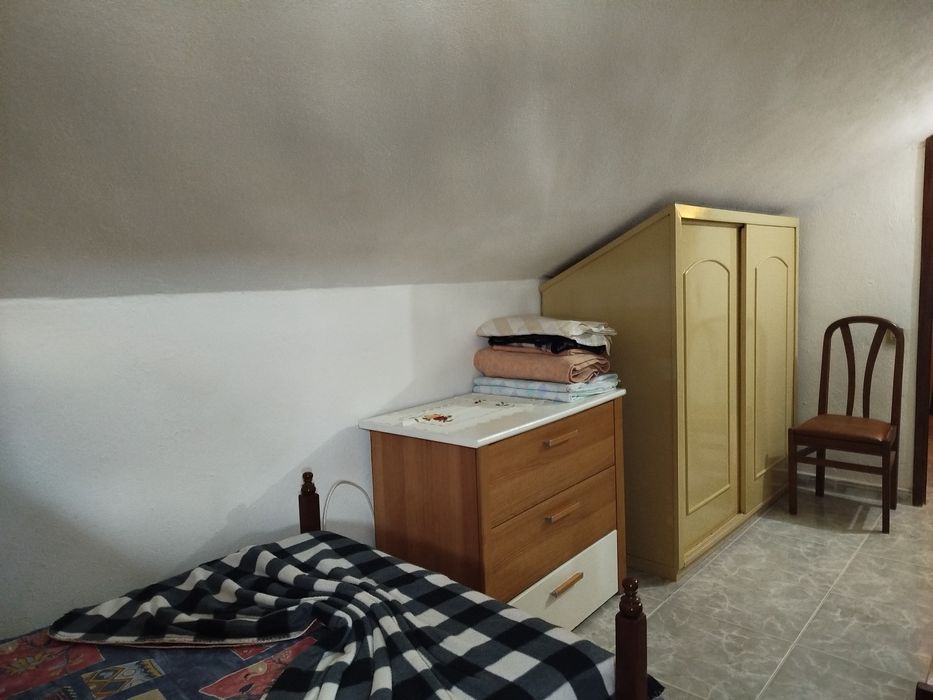 Quarto de solteiro para alugar