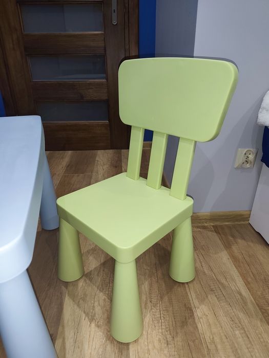 Zestaw Mamut IKEA stolik plus krzesełka