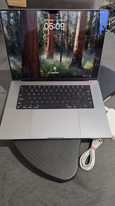 Apple MacBook Pro 16” – M2 Max 12/38 rdzeni – 32 GB RAM – 1 TB SSD