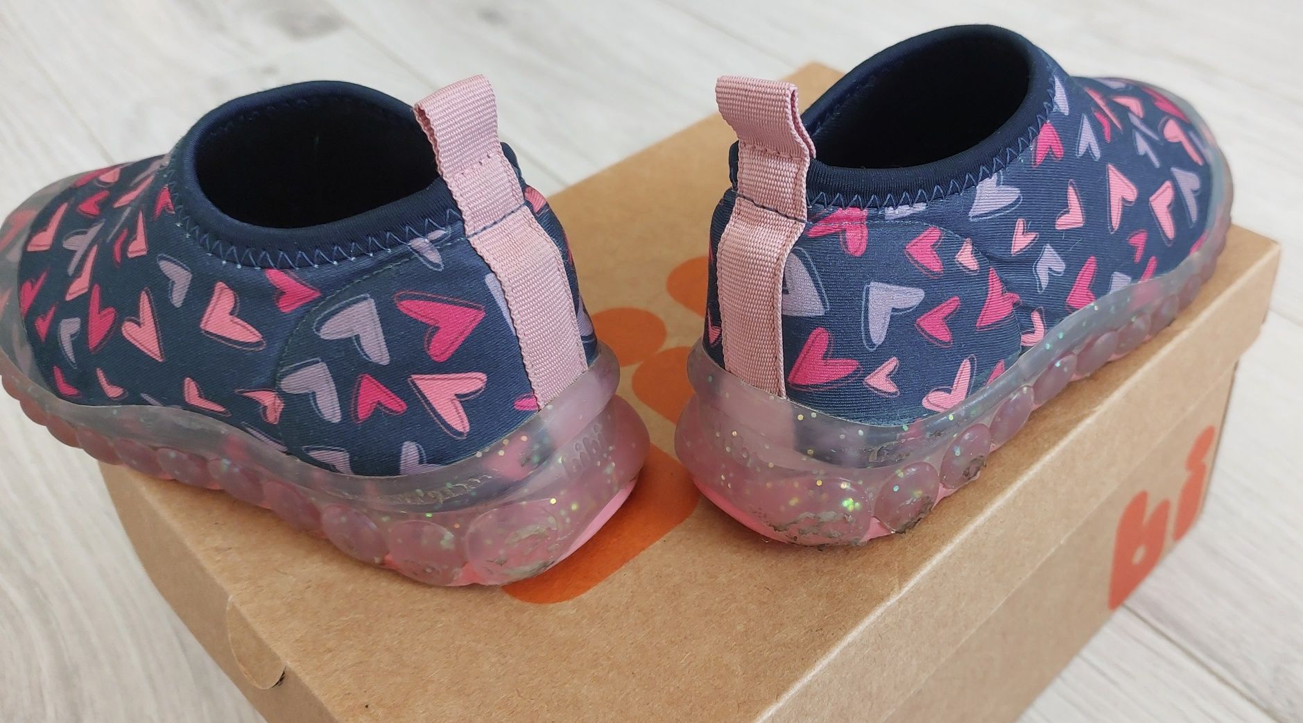 Buty BiBi led świecące w serca rozmiar 27