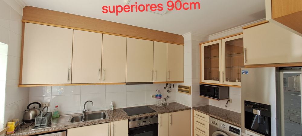 Movel de cozinha em estado razoável sem eletrodomésticos