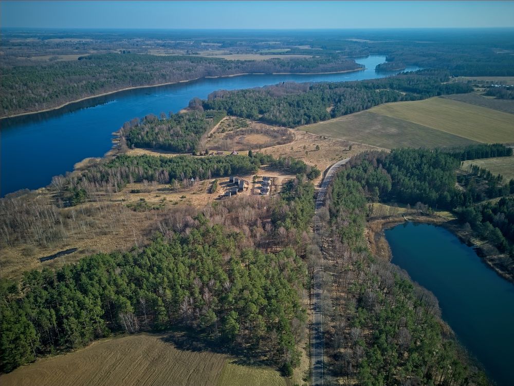 Działka nad jeziorem
