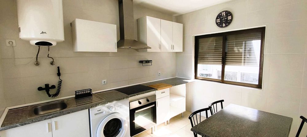 T3 Renovado em Moradia Bi-Familiar