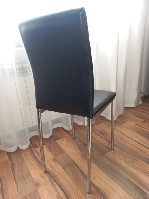 Krzeslo czarne skórzane
