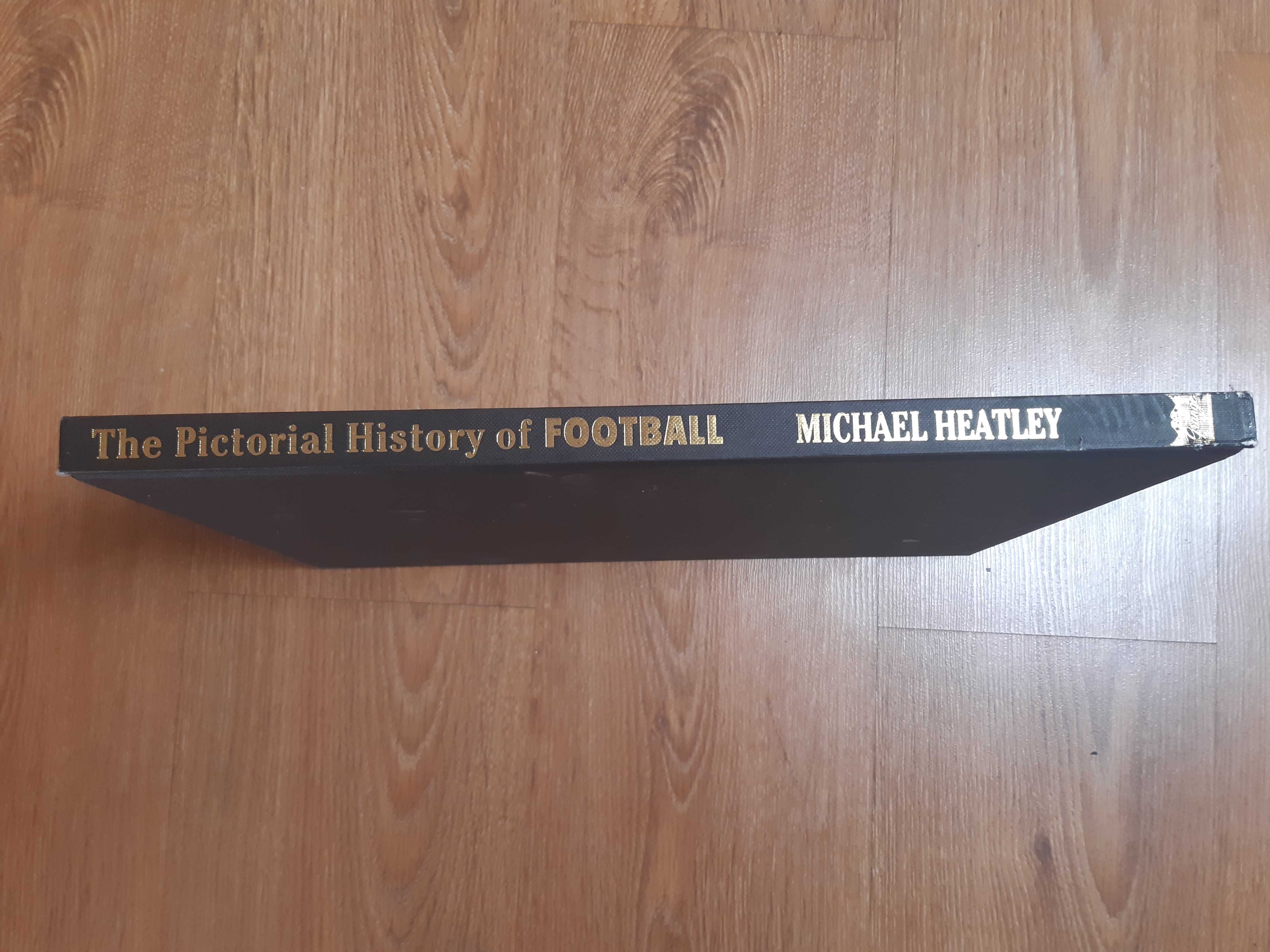 Książka The Pictorial History of FOOTBALL. Michael Heatley.