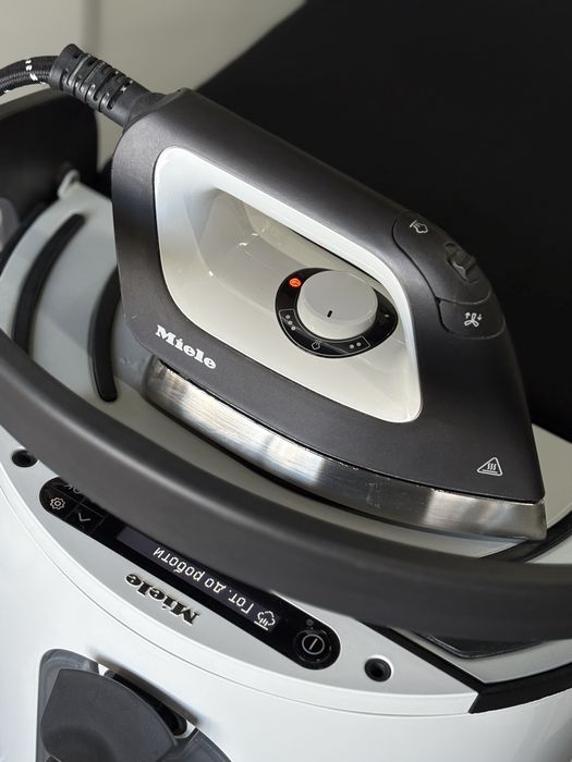Прасувальна система Miele B3826 — професійний рівень прасування вдома
