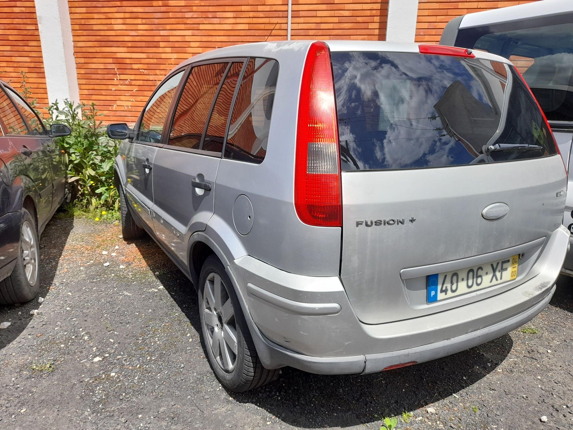 Vende-se Ford Fusion 2004 Caixa Automatica  1.4 D.c.i para peças