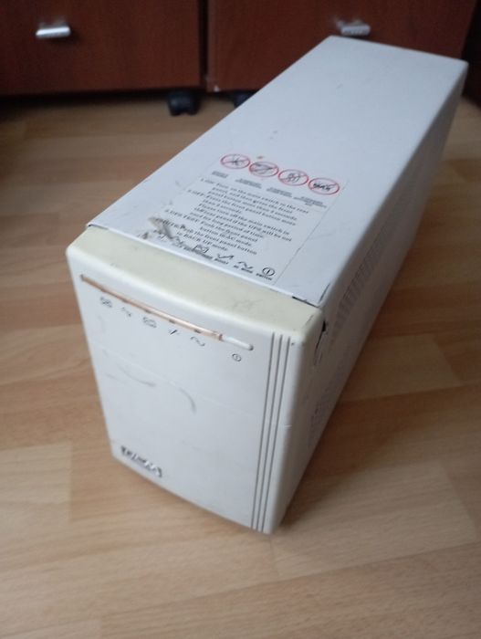 Источник бесперебойного питания PowerCom KIN-1500AP.