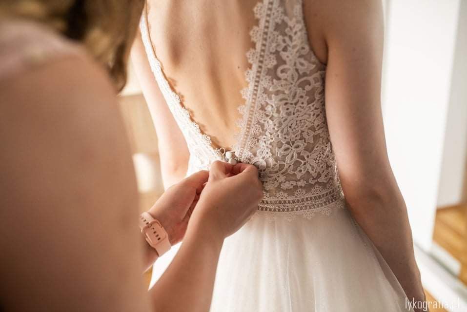 Suknia ślubna typu księżniczka + welony