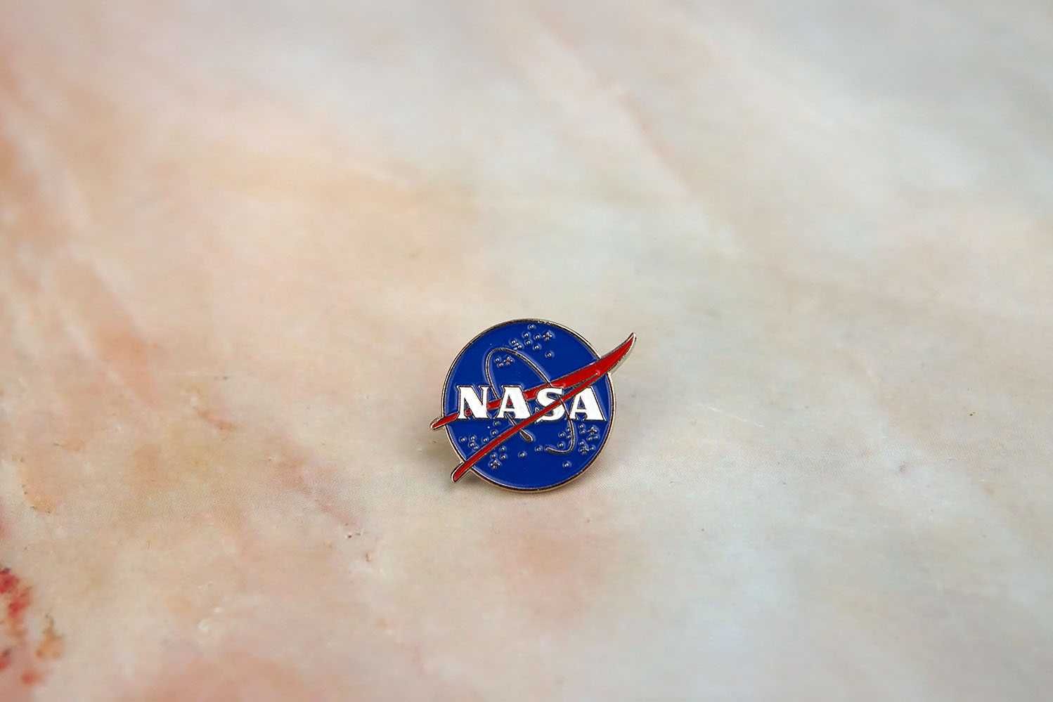 Metalowa przypinka logo NASA lotnictwo kosmos usa badge us army