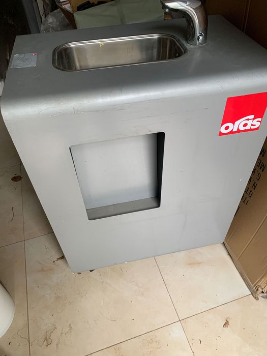 Umywalka przenośna / zlew mobilny bezdotykowy