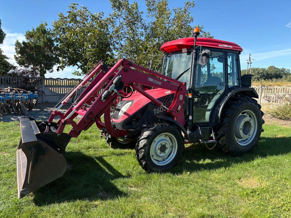 Ciągnik rolniczy TYM T603 z ładowaczem czołowym