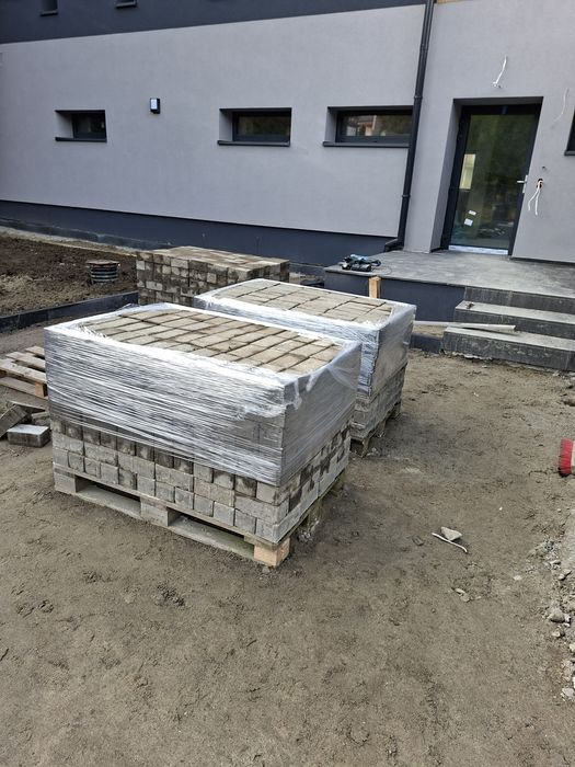 Kostka brukowa prostokąt używana.