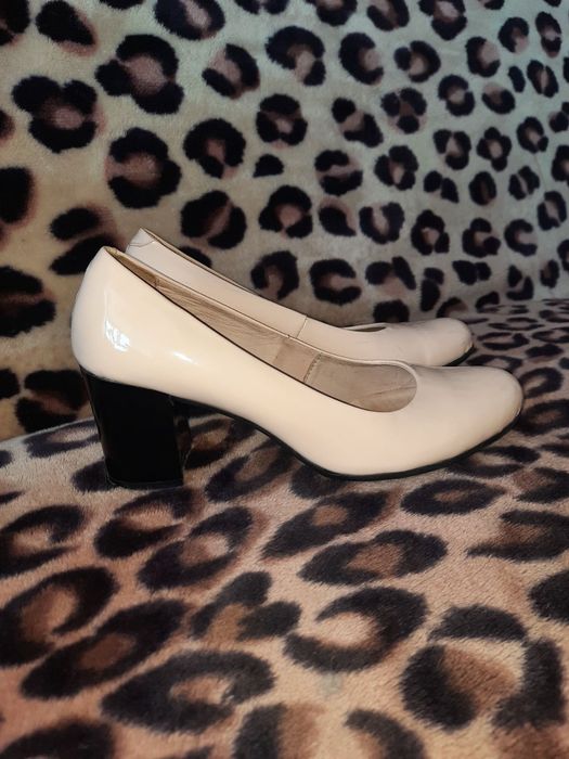 Жіноче шкіряне взуття