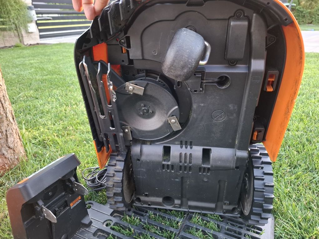WORX Landroid M700 WR142E robot koszący do 700m2
WR142E | do 700 m²