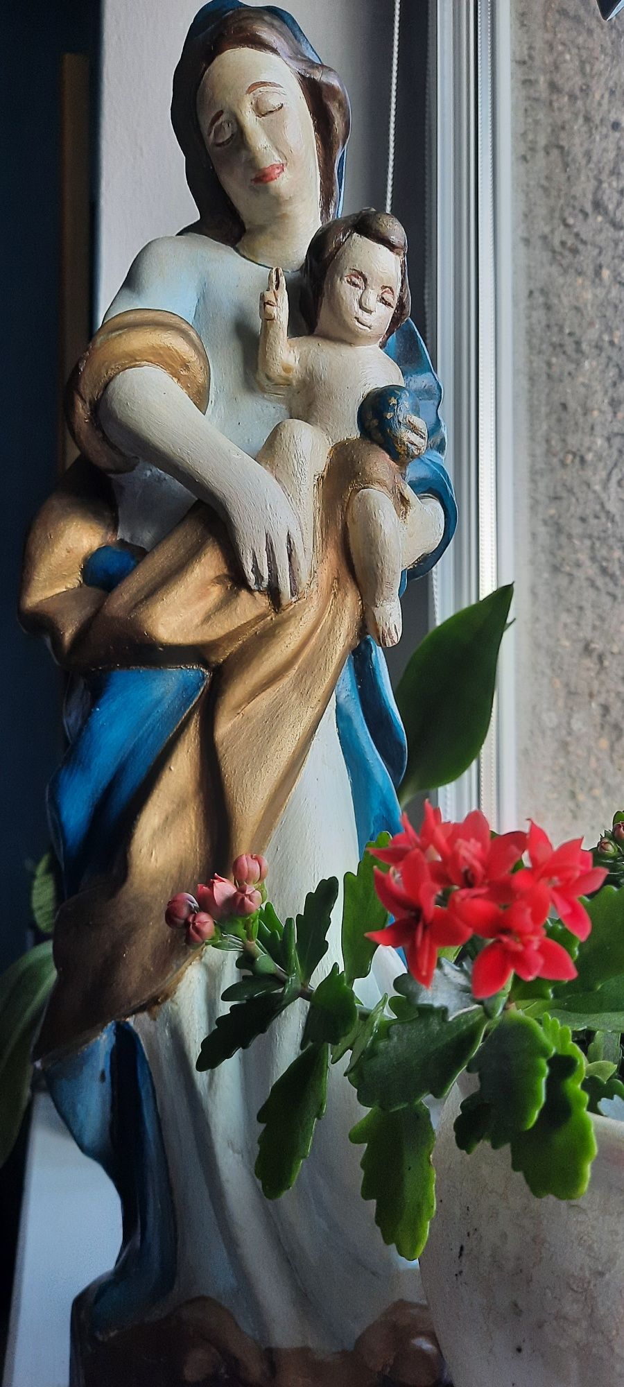 Duża figura rzeźba Matka Boża Boska z dzieciątkiem.