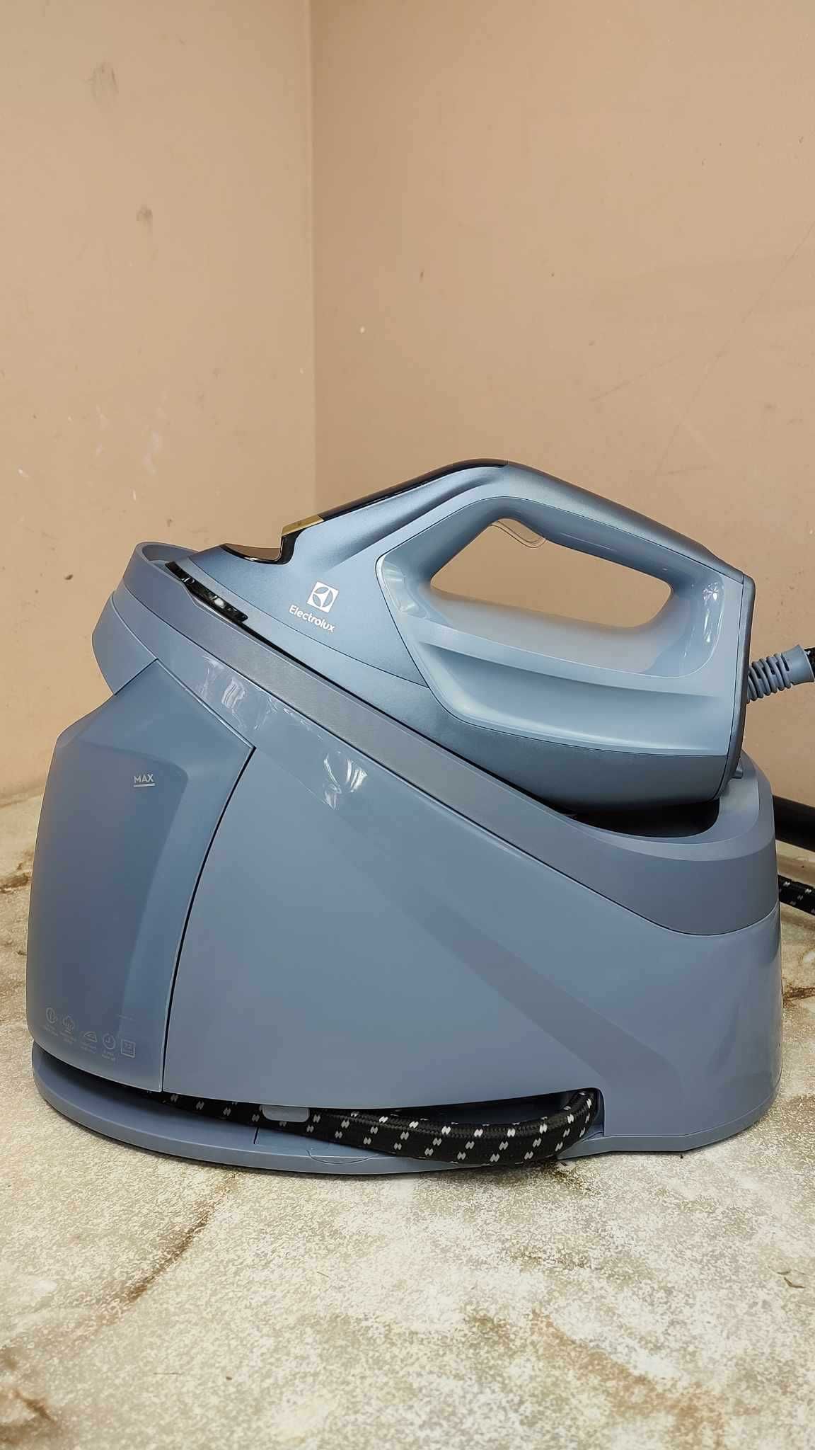Generator pary Electrolux E8ST1-6DBM 2400W Stacja parowa