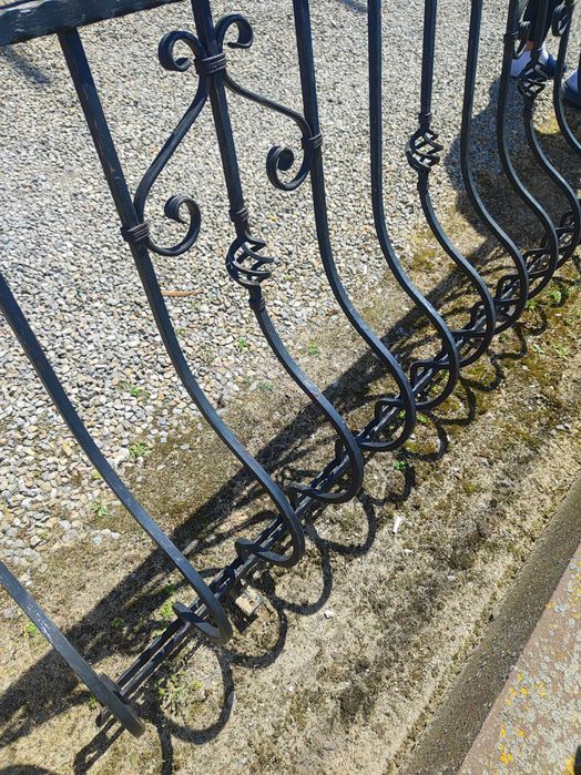 Barierka balkonowa kuta – metalowa, ozdobna.